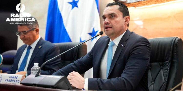 Zambrano dice no sabe cómo reaccionarÃan los diputados al presentar juicio polÃtico contra exmiembros de Comisión Permanente