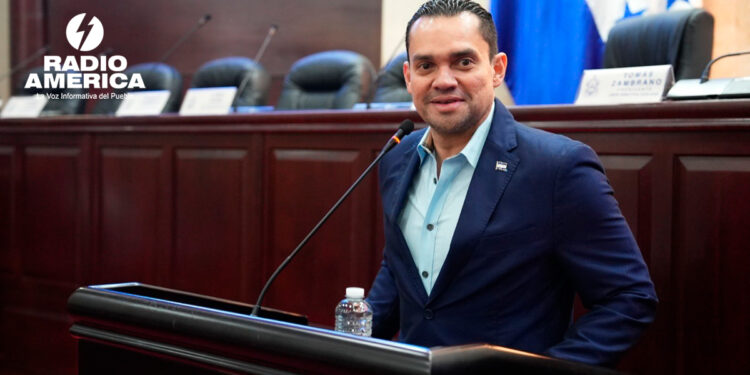 Tomás Zambrano_radioamérica jpg