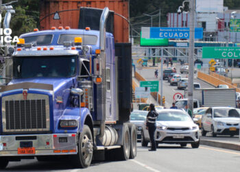 Preocupación y pérdidas «gigantes» en frontera Ecuador-Colombia tras subida de aranceles