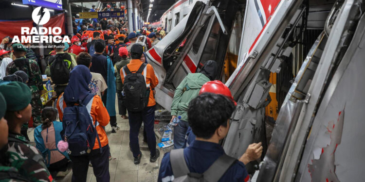 Elevan a 14 los muertos tras la colisión de dos trenes a las afueras de Yakarta