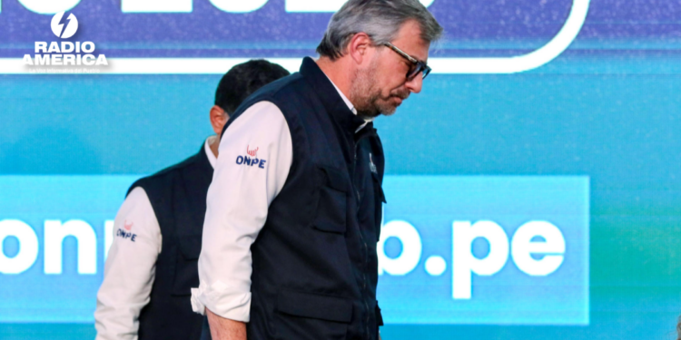 Jefe responsable de elecciones en Perú dimite por demoras en reparto de material electoral