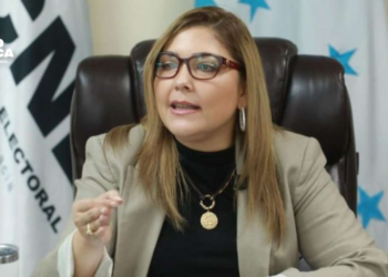 Ana Paola Hall: «Cada vez que pierde el eterno perdedor, su fracaso es culpa de un ‘fraude inexistente'»