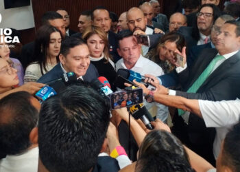 Libre se declara en "insurrección parlamentaria" y denuncia que pretenden dejarlos fuera de los entes electorales