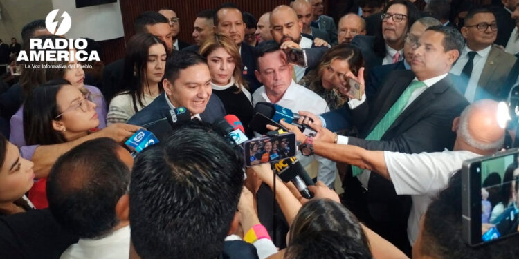 Libre se declara en "insurrección parlamentaria" y denuncia que pretenden dejarlos fuera de los entes electorales