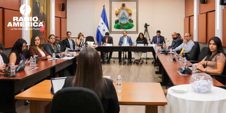 Congreso amplÃa hasta el 25 de mayo la presentación de nómina de autopostulantes al CNE y TJE