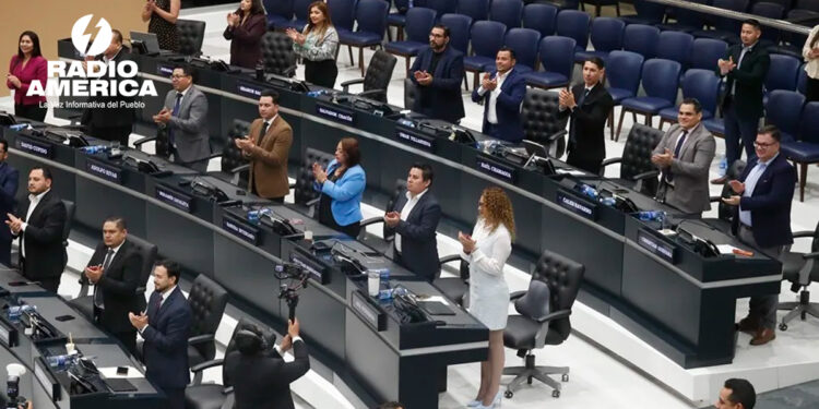 Congreso salvadoreño aprueba seis escaños para la diáspora entre crÃticas de la oposición