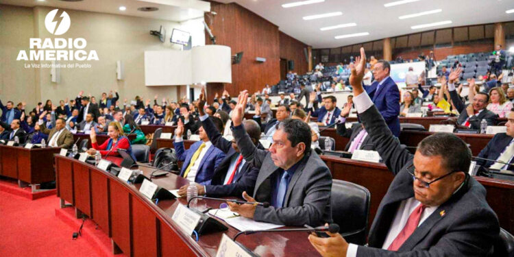 Congreso aprueba reforma a Ley del Presupuesto que consiste en "concentrar todos los ingresos en una sola cuenta del Estado"