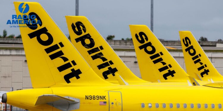 Trabajadores demandan a aerolínea Spirit por impago y no avisarles a tiempo del cierre