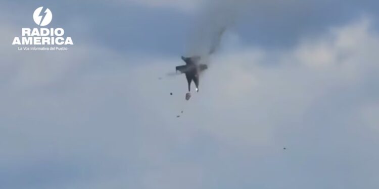 Dos aviones de combate colisionan durante un espectáculo aéreo en Idaho (EE.UU.)