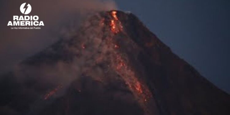 Miles de evacuados en Filipinas por la intensificación de la actividad del volcán Mayón