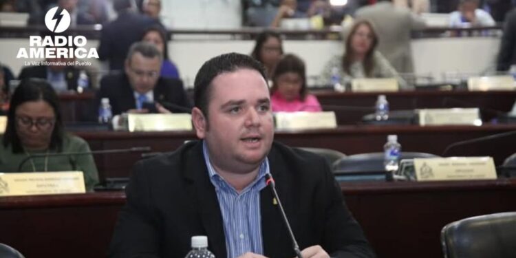 El diputado Marco Paz anuncia que en esta semana estaría listo el paquete de reformas de los Códigos Procesal y Penal