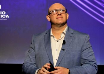 Directivo de Microsoft: Es importante reposicionar el elemento humano ante avance de la IA
