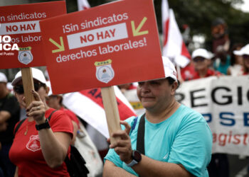 Marcha de trabajadores defiende jornada de 8 horas y exige salarios dignos en Costa Rica