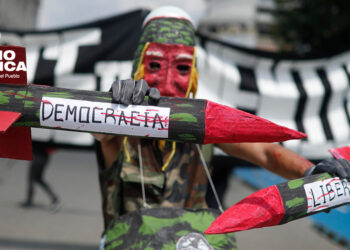 Trabajadores salvadoreños marchan por derechos humanos y contra despidos masivos