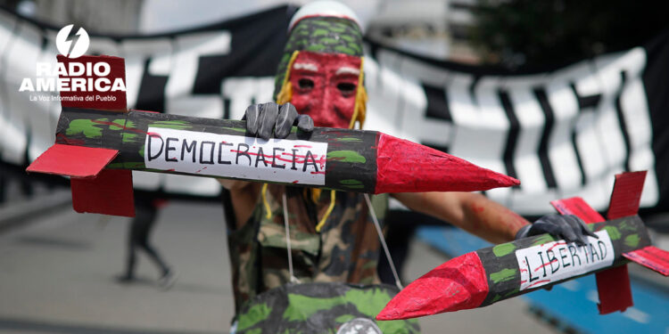 Trabajadores salvadoreños marchan por derechos humanos y contra despidos masivos