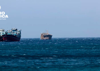 Irán acusa a EEUU de violar la tregua en Ormuz y dice haber atacado barcos estadounidenses