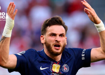Kvaratskhelia, mejor jugador de la temporada, y Güler, revelación de la Champions 2025/26