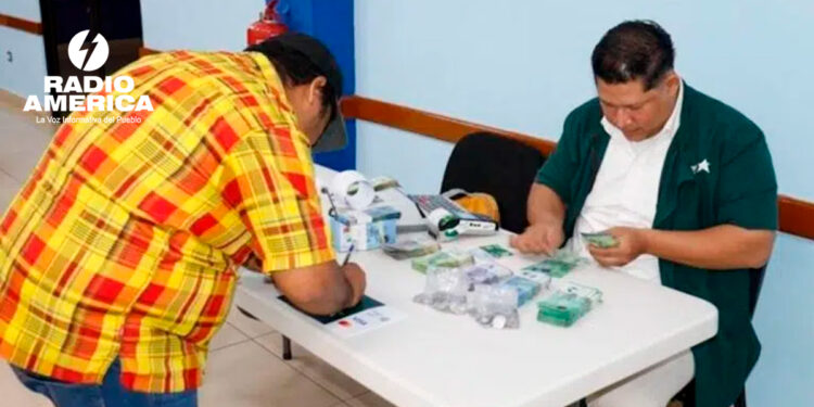 Empleados públicos de Nicaragua denuncian descuento salarial dirigido al partido oficial