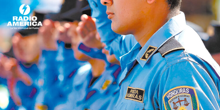 Congreso aprobó más de 40 ascensos de oficiales de la Policía Nacional