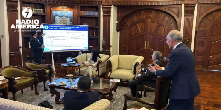 ASJ entrega “propuesta para reformar el sector eléctrico a Asfura