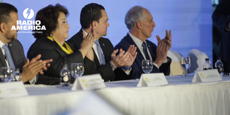 Asfura destaca el valor del periodismo en entrega del Premio Álvaro Contreras 2026