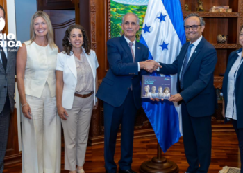 Gobierno y World Pediatrics impulsan alianza por la niñez