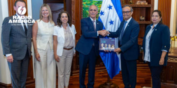 Gobierno y World Pediatrics impulsan alianza por la niñez