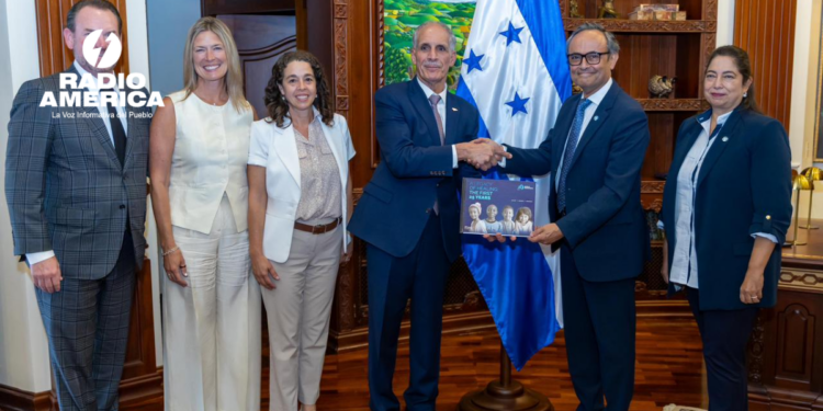 Gobierno y World Pediatrics impulsan alianza por la niñez