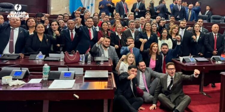 Bancada liberal analiza nombramientos de entes electorales