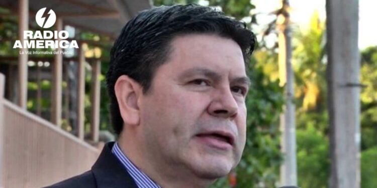 Graco Pérez señala “rotaciones políticas” en embajadas