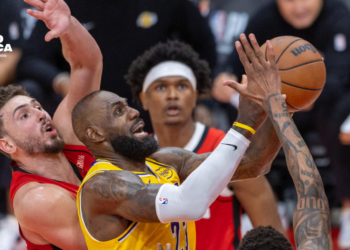 78-98. LeBron James da la estocada a los Rockets