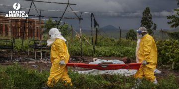 Voluntarios de la Cruz Roja reciben formación para luchar contra el ébola en el terreno