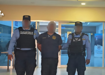 Policías capturan a guardia de seguridad bajo los efectos del alcohol por realizar disparos al aire en Siguatepeque