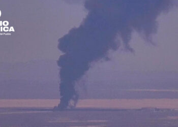 Ocho personas fallecen en accidente de bombardero de EE.UU. estrellado en California