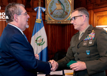 Jefe del Comando Sur de EE.UU. viaja a Guatemala tras polémica por posibles ataques aéreos