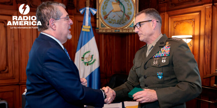 Jefe del Comando Sur de EE.UU. viaja a Guatemala tras polémica por posibles ataques aéreos