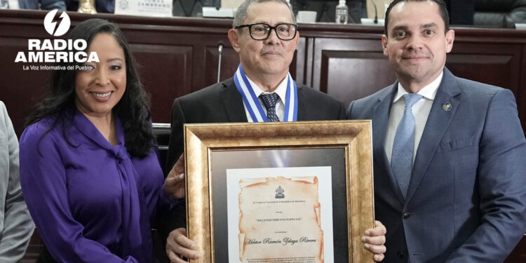 El Parlamento de Honduras condecora a los mundialistas de España 1982