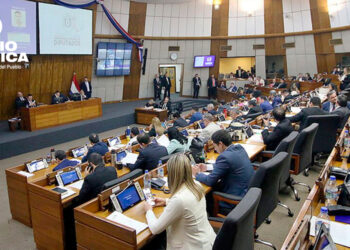 Diputados paraguayos elevan de 8 a 10 años la pena máxima de cárcel para adolescentes
