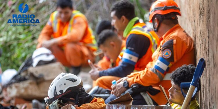 Continúan los intentos de rescatar supervivientes seis días después de sismos en Venezuela