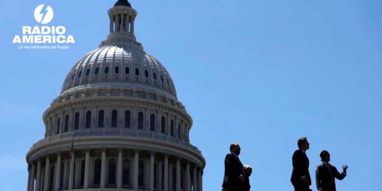 Senado de EEUU aprueba paquete de 70.000 millones de dólares para operaciones migratorias