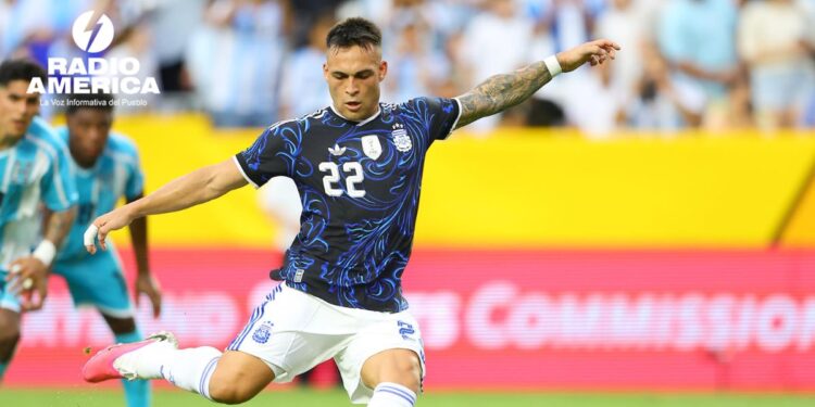 2-0. Argentina impone su jerarquía ante Honduras con la mirada puesta en el Mundial