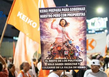 Perú vota para elegir entre Fujimori y Sánchez a su noveno presidente en diez años