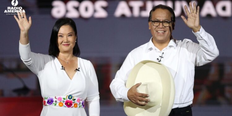 La ventaja de Fujimori sobre Sánchez baja a 2,3 puntos en Perú con el 85 % escrutado