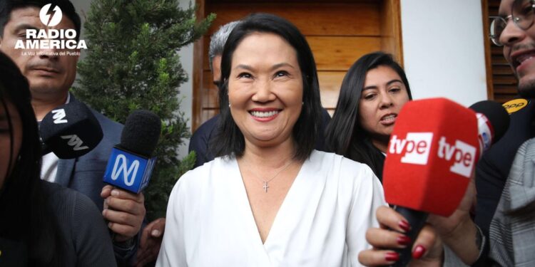 Fujimori vuelve a situarse por delante de Sánchez en la recta final del escrutinio en Perú
