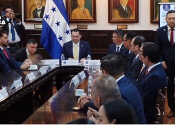 CN y el IAIP firman convenio para auditoría del sistema de votación electrónica