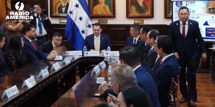 CN y el IAIP firman convenio para auditoría del sistema de votación electrónica