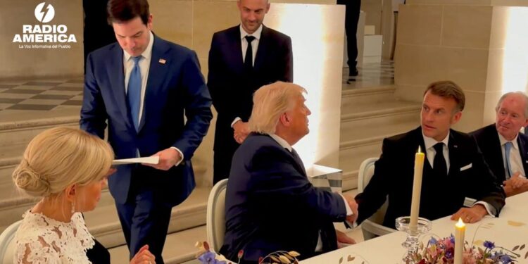 Trump firma el acuerdo de entendimiento con Irán durante su vista a Versalles