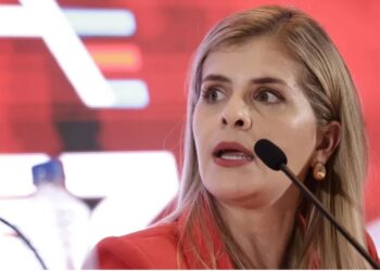 Evacuan a la presidenta de Costa Rica de una gira de campo tras escucharse una explosión