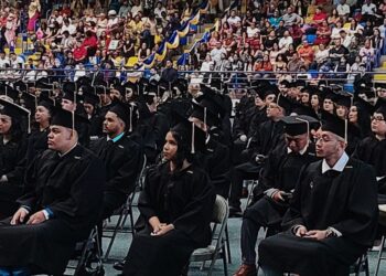 La UNAH gradúa 1,054 nuevos profesionales