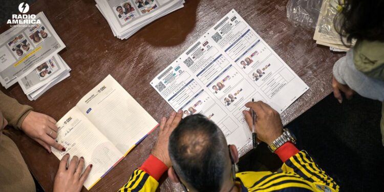 La segunda vuelta electoral en Colombia tuvo una participación récord del 63,59 %